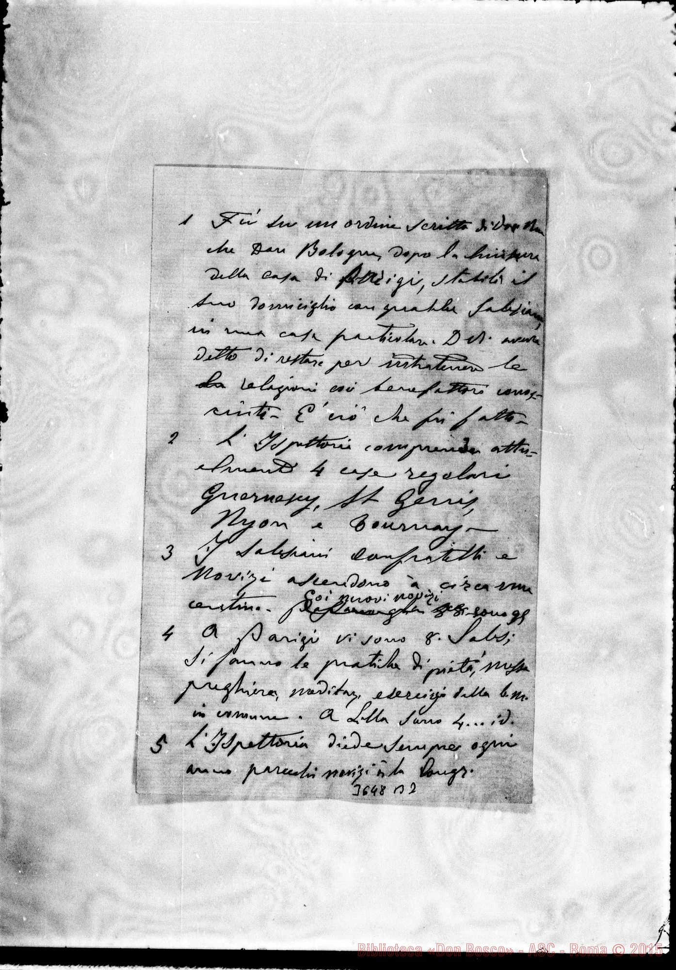 Fotogramma B 2 — Appunti manoscritti come promemoria.